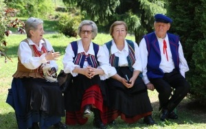 Powiatowy Przegląd Zespołów Folklorystycznych i Solistów w Chmielniku  (4)