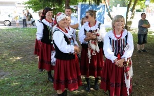 Powiatowy Przegląd Zespołów Folklorystycznych i Solistów w Chmielniku  (4)