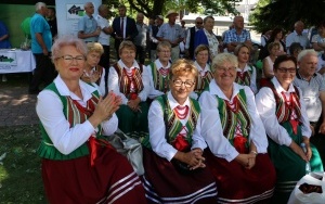 Powiatowy Przegląd Zespołów Folklorystycznych i Solistów w Chmielniku  (1)