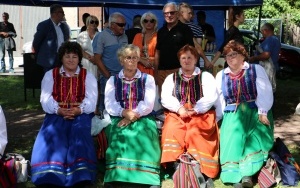 Powiatowy Przegląd Zespołów Folklorystycznych i Solistów w Chmielniku  (5)
