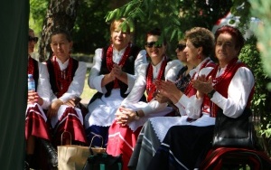 Powiatowy Przegląd Zespołów Folklorystycznych i Solistów w Chmielniku  (5)