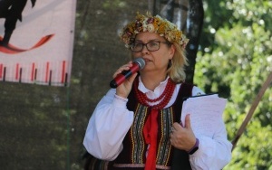Powiatowy Przegląd Zespołów Folklorystycznych i Solistów w Chmielniku  (5)