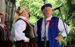 Powiatowy Przegląd Zespołów Folklorystycznych i Solistów w Chmielniku  (3)