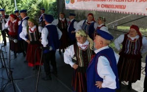 Powiatowy Przegląd Zespołów Folklorystycznych i Solistów w Chmielniku  (4)