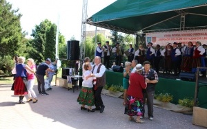 Powiatowy Przegląd Zespołów Folklorystycznych i Solistów w Chmielniku  (5)