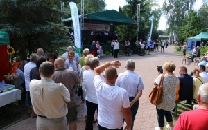 Powiatowy Przegląd Zespołów Folklorystycznych i Solistów w Chmielniku  (2)