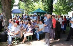 Powiatowy Przegląd Zespołów Folklorystycznych i Solistów w Chmielniku  (4)