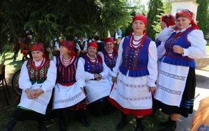 Powiatowy Przegląd Zespołów Folklorystycznych i Solistów w Chmielniku  (3)