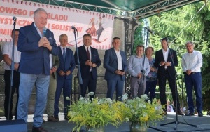 Powiatowy Przegląd Zespołów Folklorystycznych i Solistów w Chmielniku  (3)