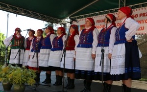 Powiatowy Przegląd Zespołów Folklorystycznych i Solistów w Chmielniku  (3)