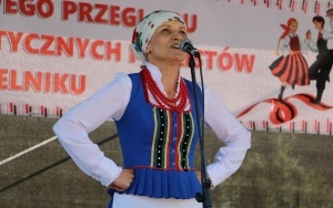 Powiatowy Przegląd Zespołów Folklorystycznych i Solistów w Chmielniku  (4)
