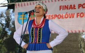 Powiatowy Przegląd Zespołów Folklorystycznych i Solistów w Chmielniku  (5)