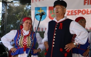 Powiatowy Przegląd Zespołów Folklorystycznych i Solistów w Chmielniku  (1)