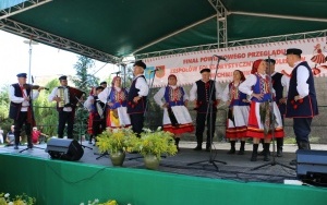 Powiatowy Przegląd Zespołów Folklorystycznych i Solistów w Chmielniku  (3)