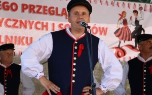 Powiatowy Przegląd Zespołów Folklorystycznych i Solistów w Chmielniku  (3)