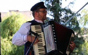 Powiatowy Przegląd Zespołów Folklorystycznych i Solistów w Chmielniku  (1)