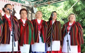 Powiatowy Przegląd Zespołów Folklorystycznych i Solistów w Chmielniku  (1)