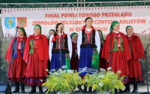 Powiatowy Przegląd Zespołów Folklorystycznych i Solistów w Chmielniku  (3)