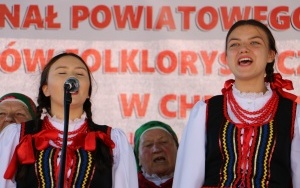 Powiatowy Przegląd Zespołów Folklorystycznych i Solistów w Chmielniku  (4)