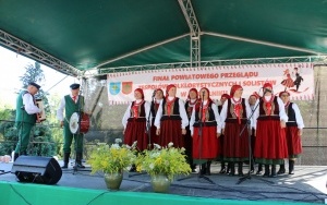 Powiatowy Przegląd Zespołów Folklorystycznych i Solistów w Chmielniku  (1)