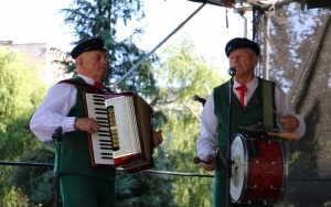 Powiatowy Przegląd Zespołów Folklorystycznych i Solistów w Chmielniku  (3)