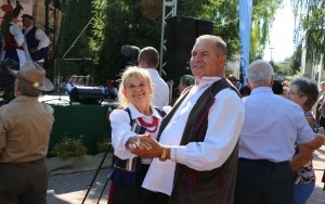 Powiatowy Przegląd Zespołów Folklorystycznych i Solistów w Chmielniku  (3)
