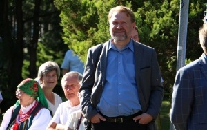Powiatowy Przegląd Zespołów Folklorystycznych i Solistów w Chmielniku  (2)