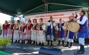 Powiatowy Przegląd Zespołów Folklorystycznych i Solistów w Chmielniku  (3)