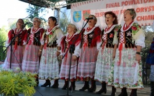 Powiatowy Przegląd Zespołów Folklorystycznych i Solistów w Chmielniku  (4)