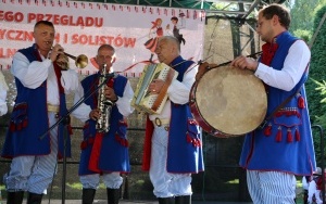 Powiatowy Przegląd Zespołów Folklorystycznych i Solistów w Chmielniku  (5)