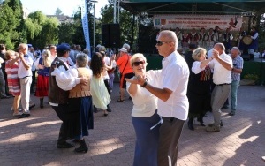 Powiatowy Przegląd Zespołów Folklorystycznych i Solistów w Chmielniku  (2)