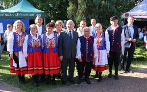 Powiatowy Przegląd Zespołów Folklorystycznych i Solistów w Chmielniku  (2)