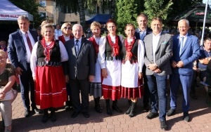 Powiatowy Przegląd Zespołów Folklorystycznych i Solistów w Chmielniku  (4)