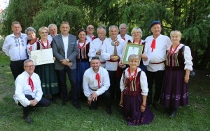Powiatowy Przegląd Zespołów Folklorystycznych i Solistów w Chmielniku  (3)