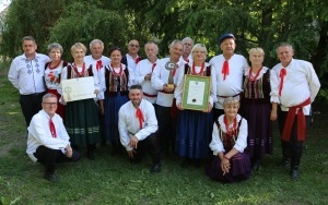 Powiatowy Przegląd Zespołów Folklorystycznych i Solistów w Chmielniku  (4)