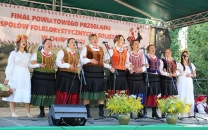 Powiatowy Przegląd Zespołów Folklorystycznych i Solistów w Chmielniku  (3)