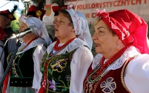 Powiatowy Przegląd Zespołów Folklorystycznych i Solistów w Chmielniku  (1)