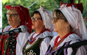 Powiatowy Przegląd Zespołów Folklorystycznych i Solistów w Chmielniku  (2)
