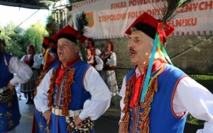 Powiatowy Przegląd Zespołów Folklorystycznych i Solistów w Chmielniku  (2)