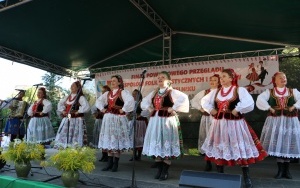 Powiatowy Przegląd Zespołów Folklorystycznych i Solistów w Chmielniku  (3)