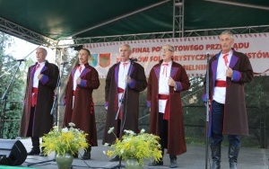 Powiatowy Przegląd Zespołów Folklorystycznych i Solistów w Chmielniku  (2)
