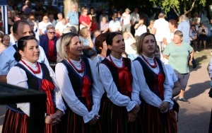 Powiatowy Przegląd Zespołów Folklorystycznych i Solistów w Chmielniku  (4)