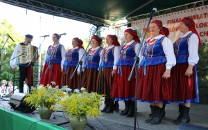 Powiatowy Przegląd Zespołów Folklorystycznych i Solistów w Chmielniku  (5)