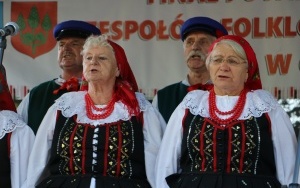 Powiatowy Przegląd Zespołów Folklorystycznych i Solistów w Chmielniku  (2)