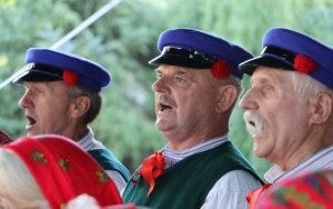 Powiatowy Przegląd Zespołów Folklorystycznych i Solistów w Chmielniku  (3)
