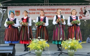 Powiatowy Przegląd Zespołów Folklorystycznych i Solistów w Chmielniku  (4)