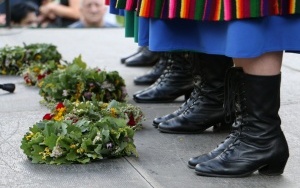 Powiatowy Przegląd Zespołów Folklorystycznych i Solistów w Chmielniku  (2)