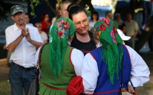 Powiatowy Przegląd Zespołów Folklorystycznych i Solistów w Chmielniku  (1)