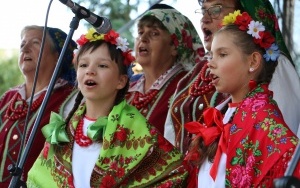Powiatowy Przegląd Zespołów Folklorystycznych i Solistów w Chmielniku  (1)