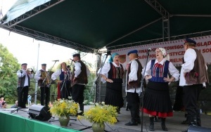 Powiatowy Przegląd Zespołów Folklorystycznych i Solistów w Chmielniku  (5)